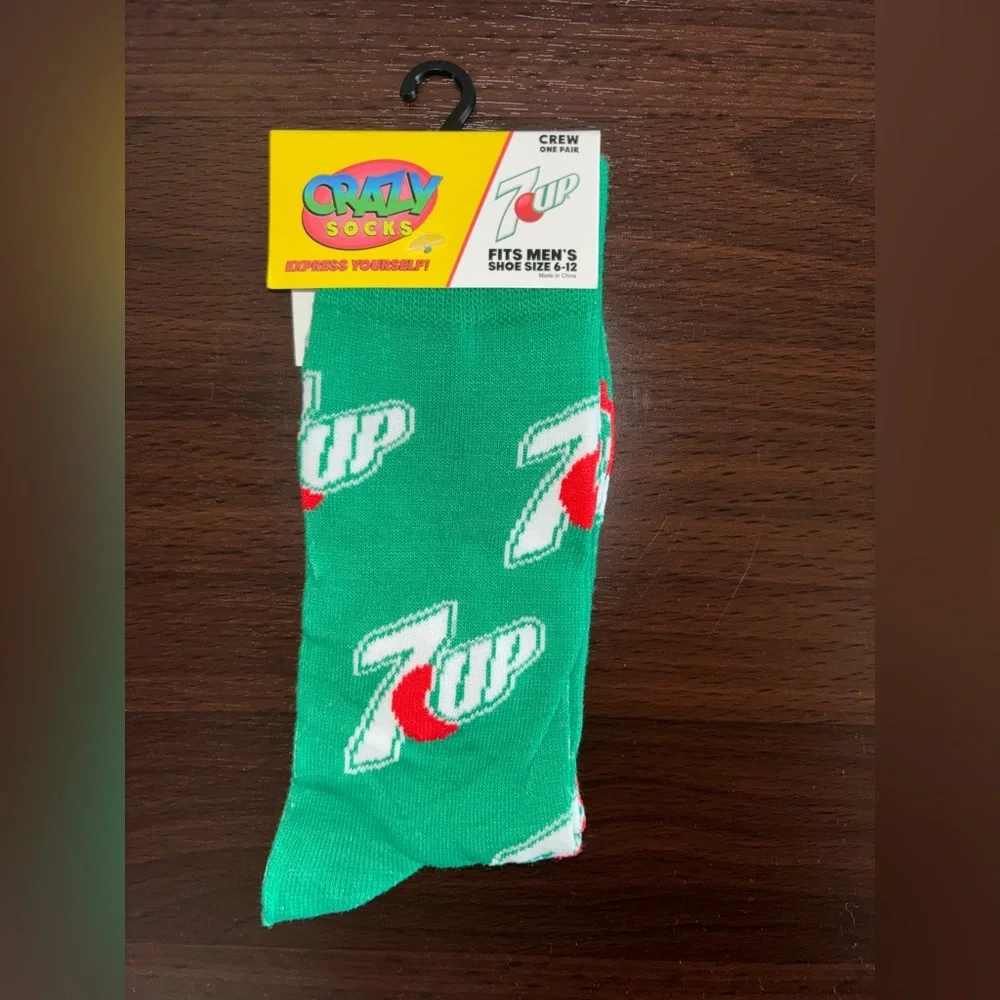 7UP NOVELTY CREW SOCKS NWT MEN’S SHOE SIZE 6-12